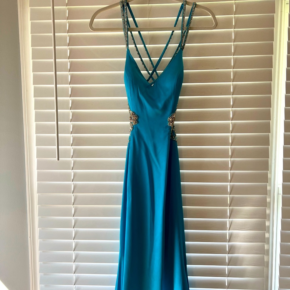 Stunning deep blue prom/event dress